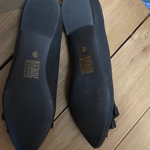 Journee Collection Black Ruffle Flats 8 - Picture 5 of 7